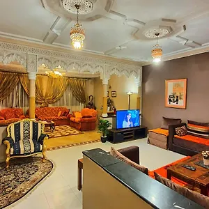 Apartment Oranger Family House Center, Private Large House, Terasse Garden View, Free Parking, Marrakesch